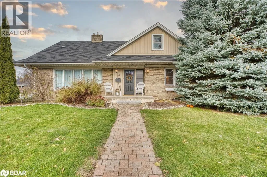 House for rent: 16 First Street W, Elmira, Ontario N3B 1H1