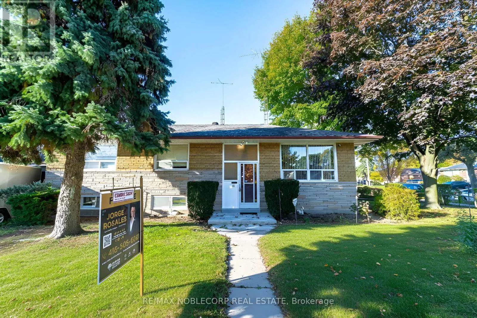 House for rent: 16 Fortune Gate, Toronto, Ontario M1G 1X8