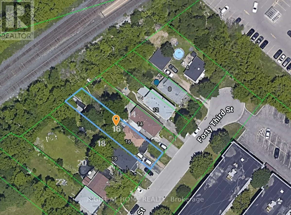 House for rent: 16 Forty Third Street, Toronto, Ontario M8W 3P6