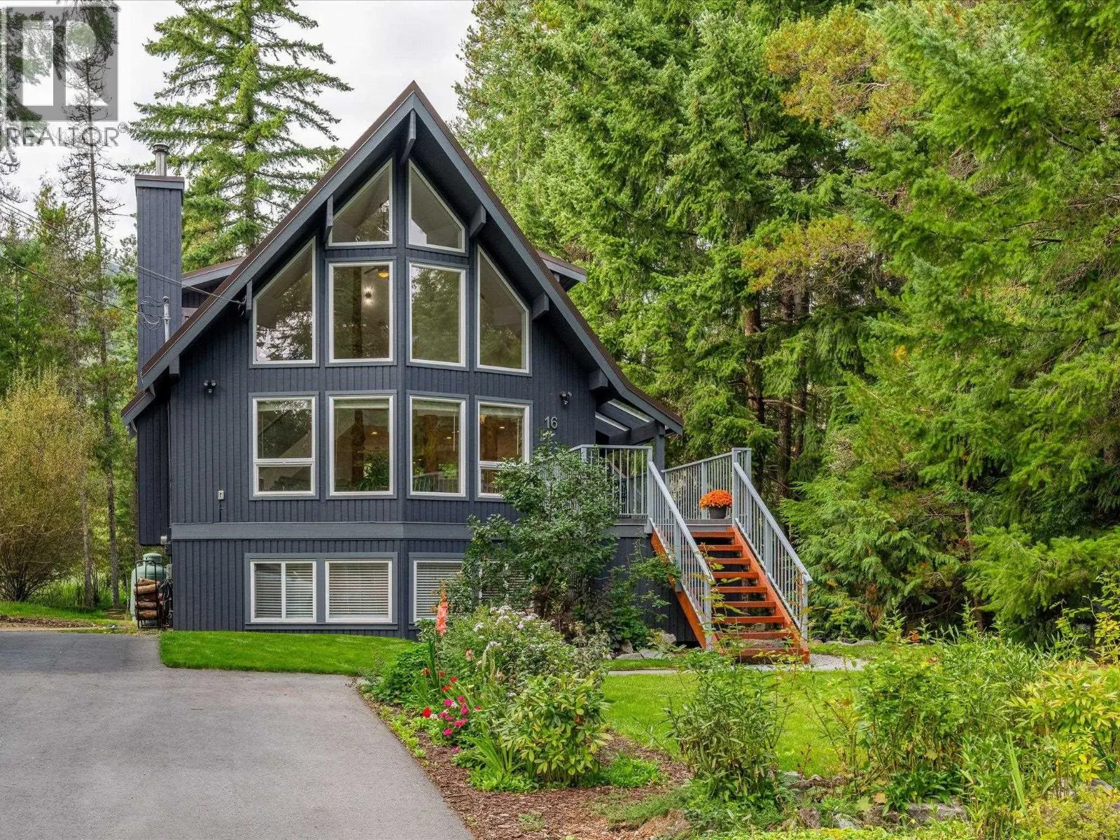 House for rent: 16 Garibaldi Drive, Whistler, British Columbia V8E 0A7