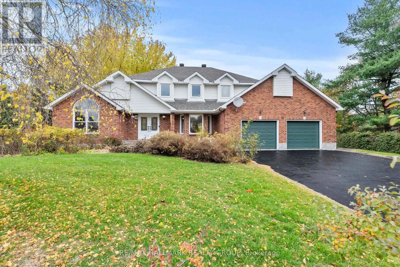 House for rent: 16 Goodfellow Court, Ottawa, Ontario K2R 1C8