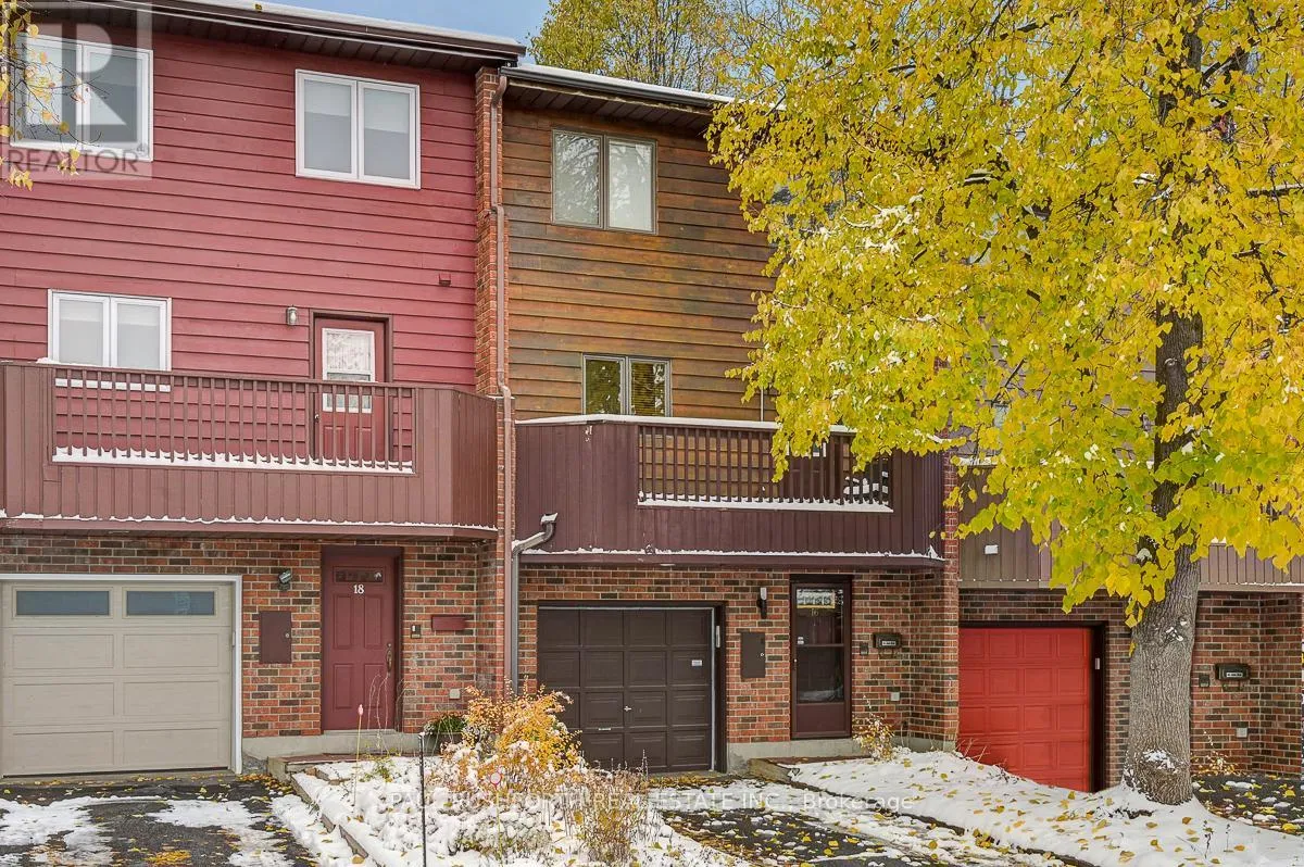 Row / Townhouse for rent: 16 Oakley Avenue, Ottawa, Ontario K2B 6M6