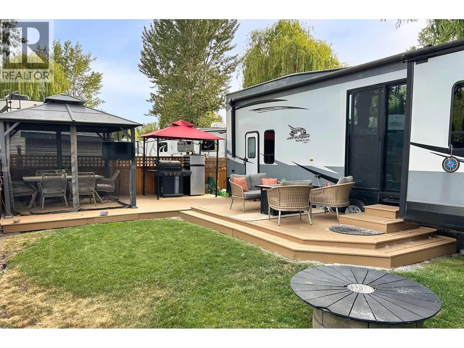 Other for rent: 16 Osprey Lane, Lee Creek, British Columbia V0E 1M4