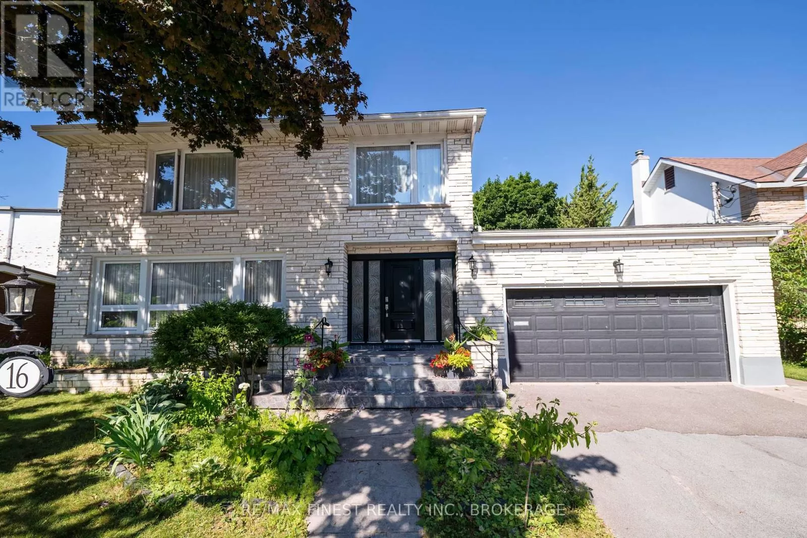 House for rent: 16 Pembroke Street, Kingston, Ontario K7L 4N4