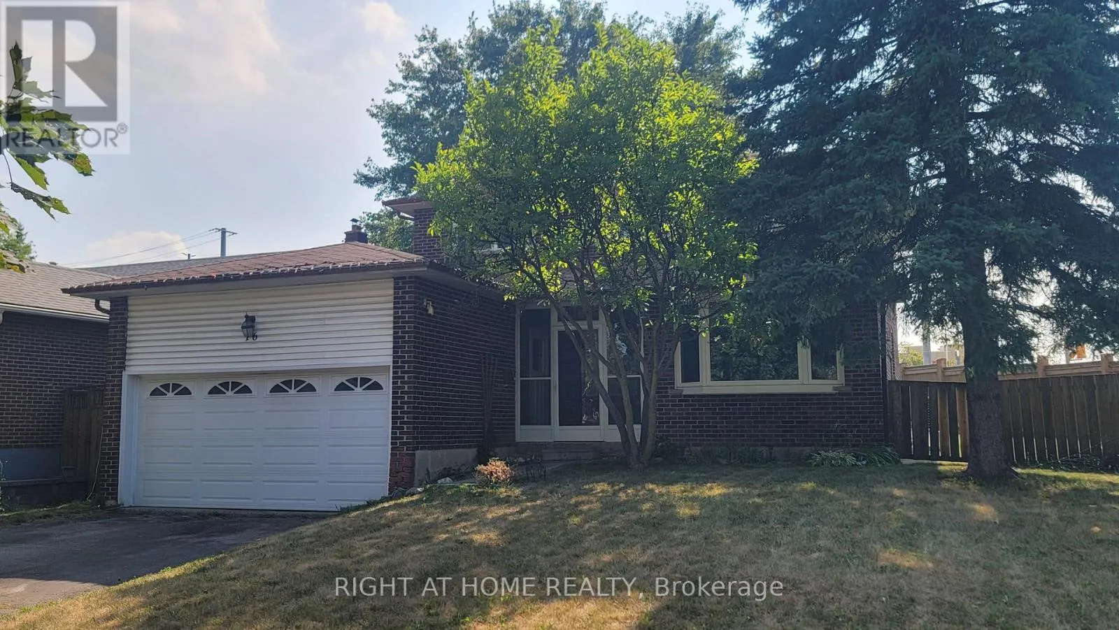 House for rent: 16 Portland Crescent, Newmarket, Ontario L3Y 6A5