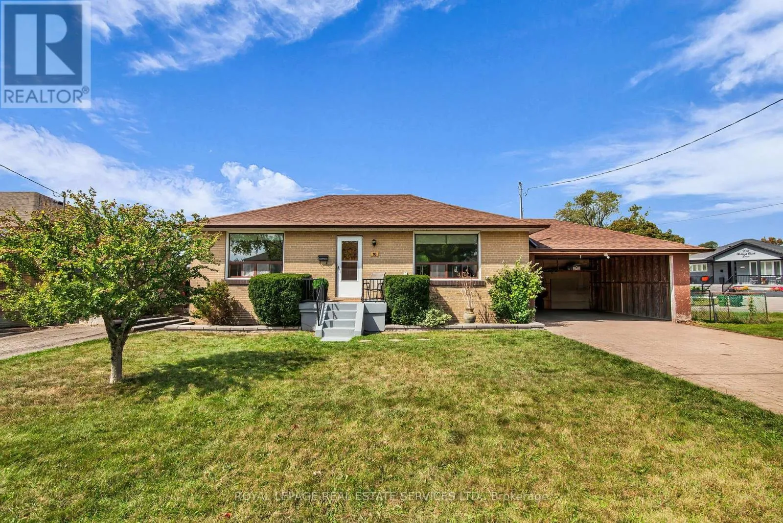 House for rent: 16 Redfern Avenue, Toronto, Ontario M3M 1L3