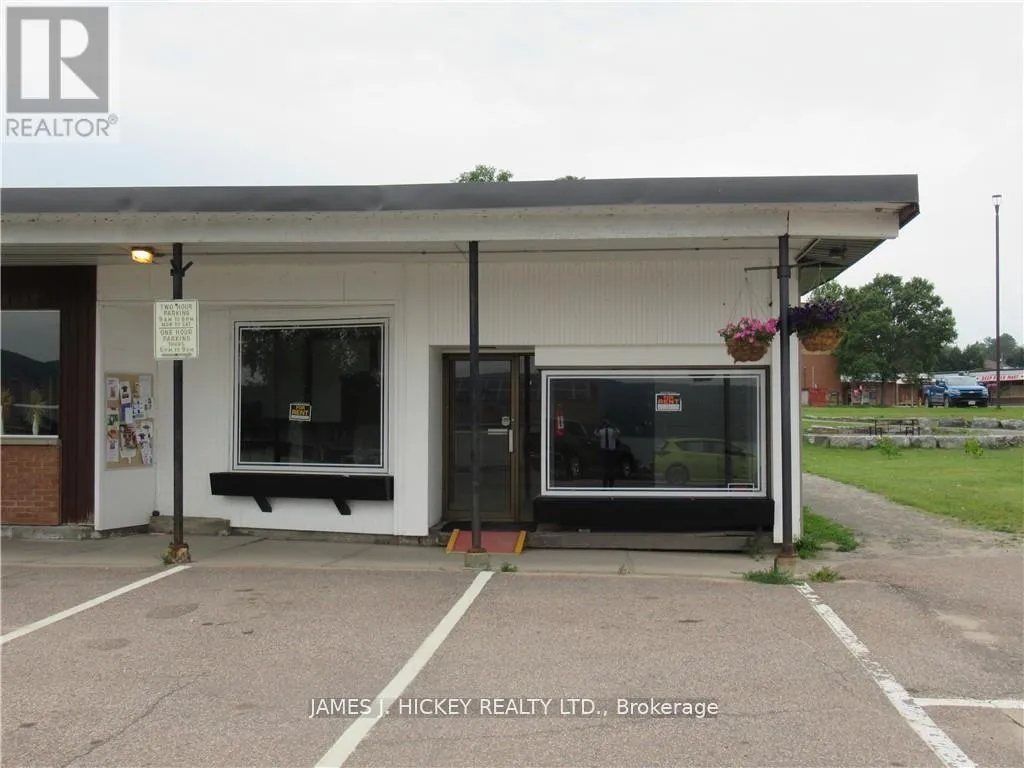 16 Ridge Road W, Deep River, Ontario K0J 1P0