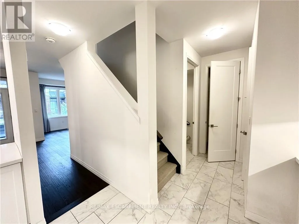 Row / Townhouse for rent: 16 Ritchie Lane, Hamilton, Ontario L9G 3K9