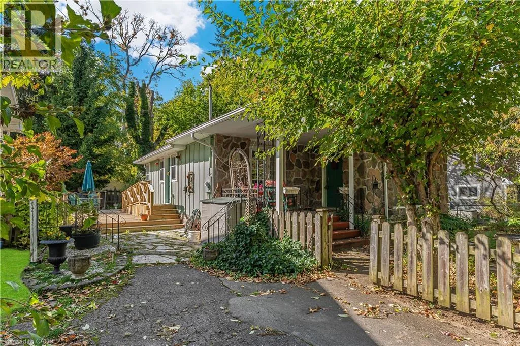 16 Wyckliffe Avenue, Niagara-on-the-Lake, Ontario L0S 1T0