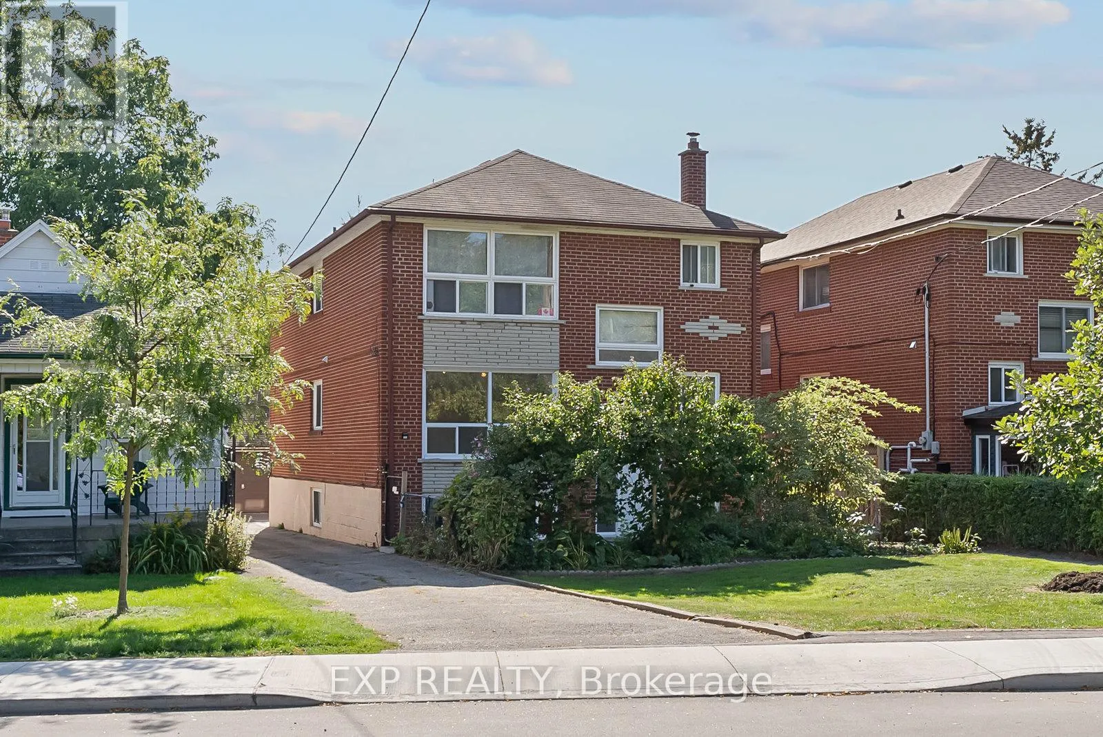 Triplex for rent: 160 Varsity Road, Toronto, Ontario M6S 4P3