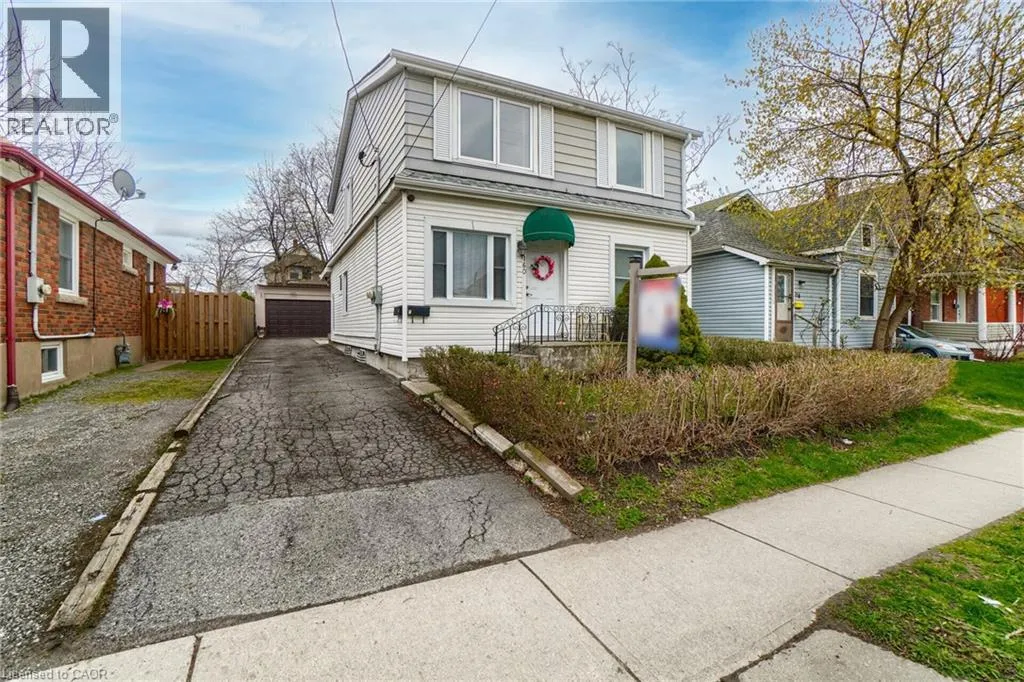 House for rent: 160 Welland Avenue, St. Catharines, Ontario L2R 2N6