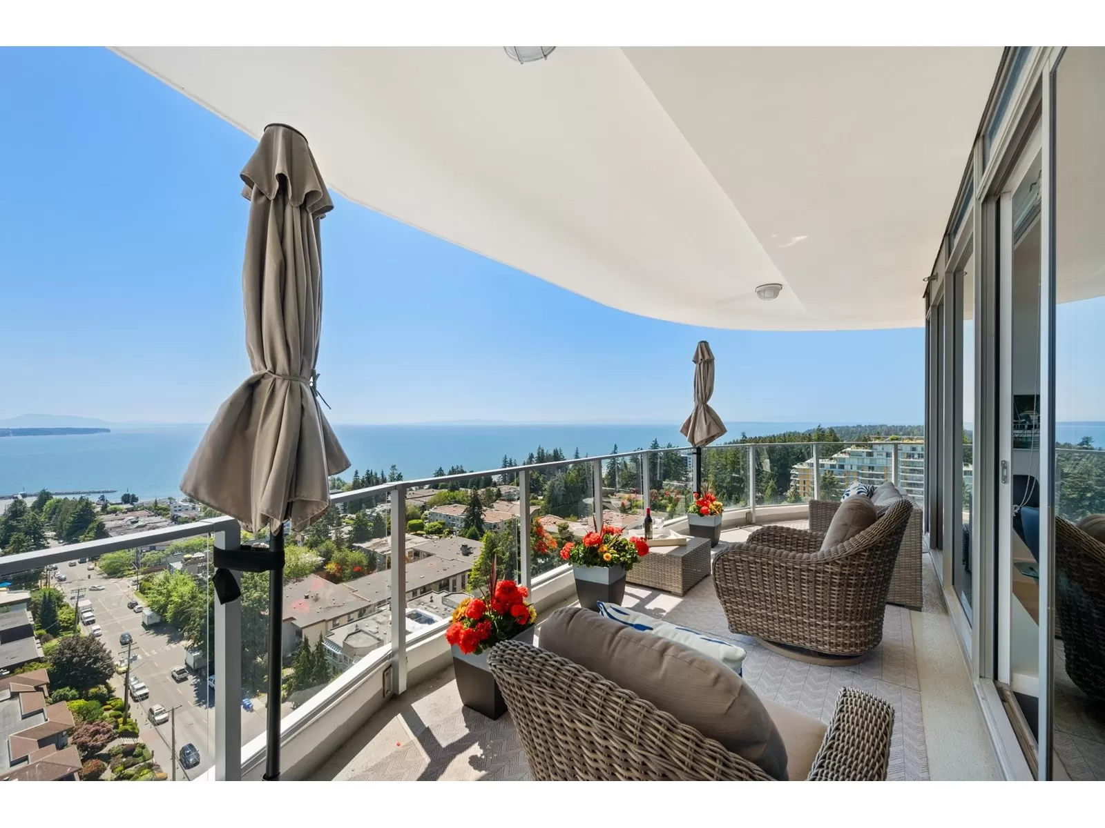 Apartment for rent: 1601 1500 Martin Street, White Rock, British Columbia V4B 0C2