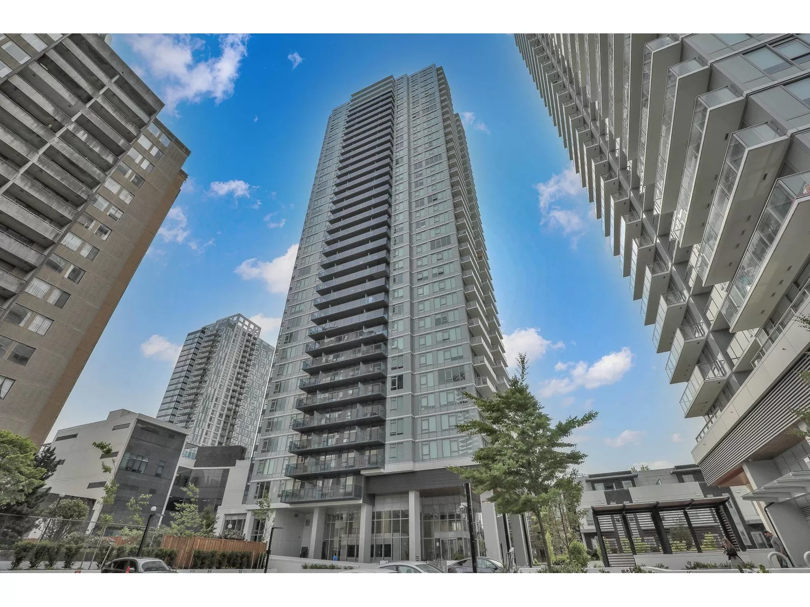 Apartment for rent: 1602 10448 University Drive, Surrey, British Columbia V3T 0S7