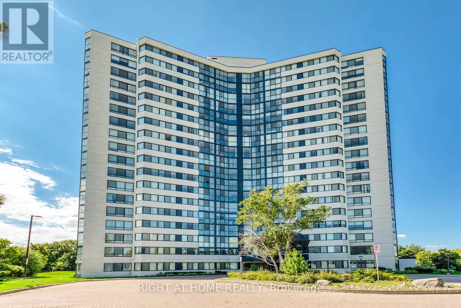 Apartment for rent: 1603 - 1360 Rathburn Road E, Mississauga, Ontario L4W 4H4