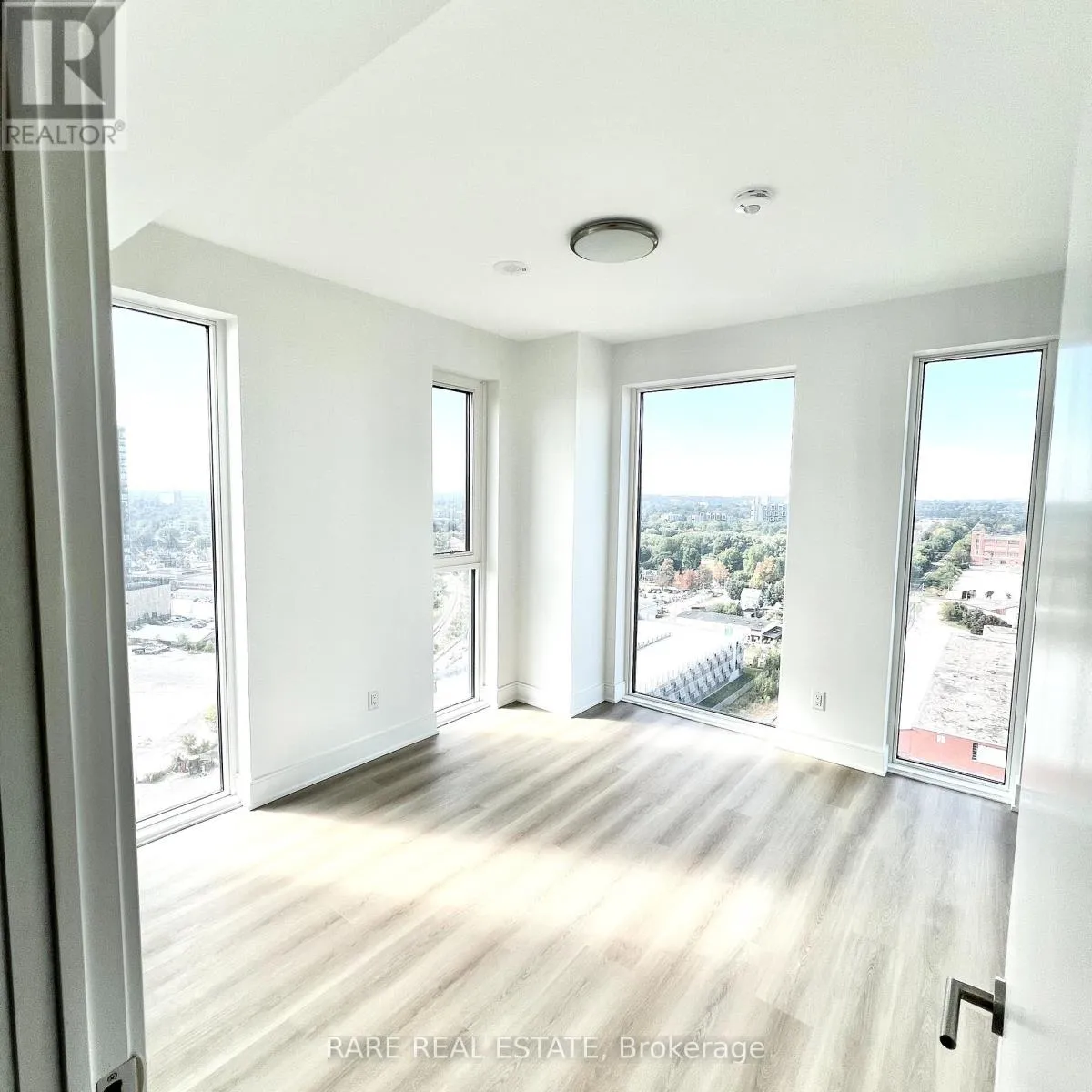 Apartment for rent: 1603 - 25 Wellington Street S, Kitchener, Ontario N2G 2E6