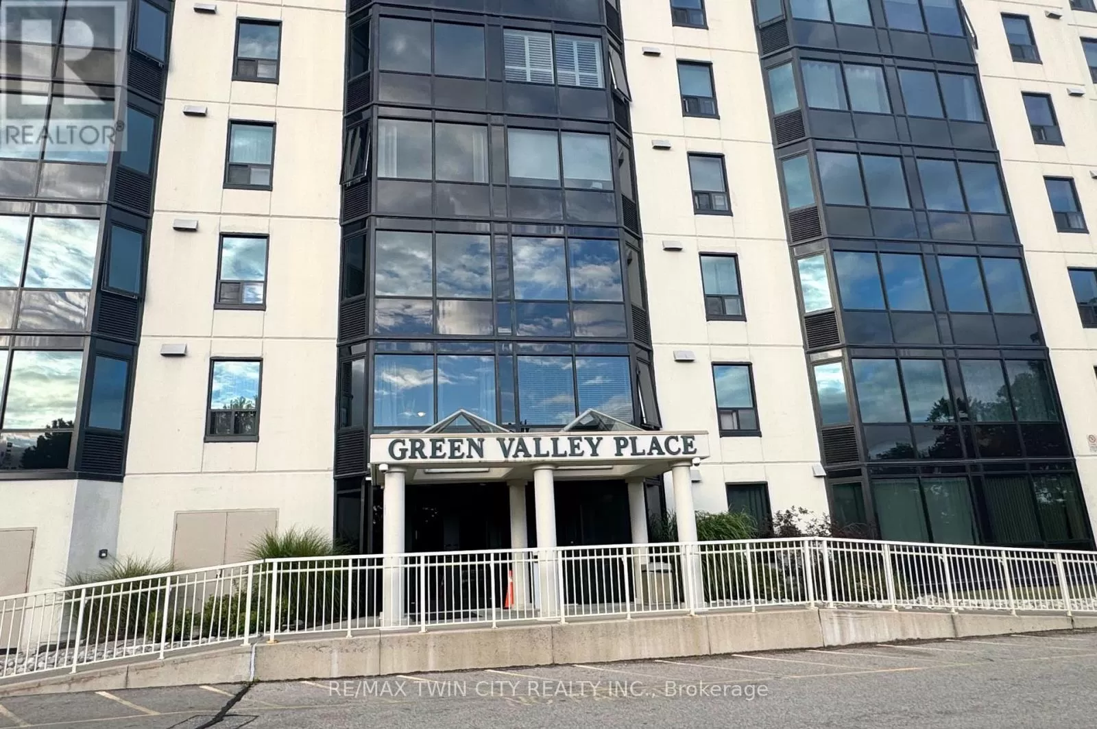 Apartment for rent: 1605 - 35 Green Valley Drive, Kitchener, Ontario N2P 2A5