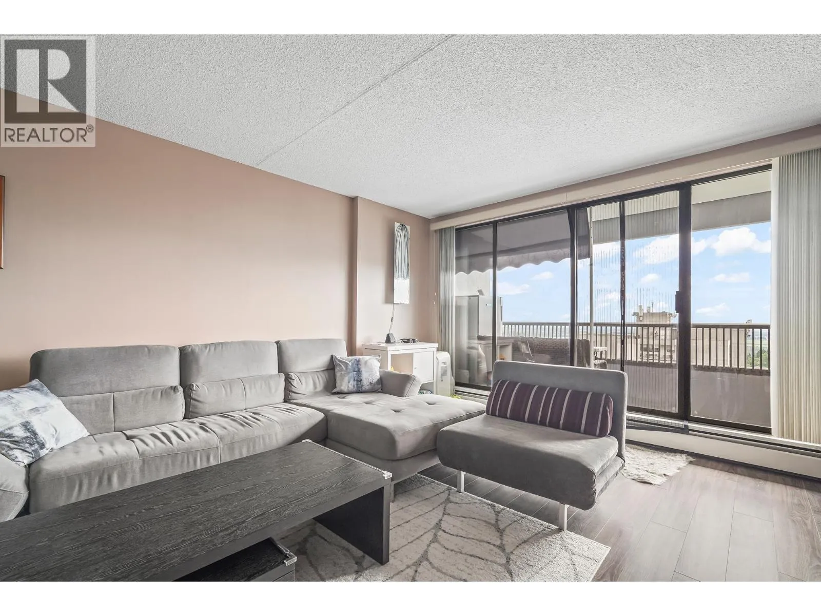 Apartment for rent: 1607 6595 Willingdon Avenue, Burnaby, British Columbia V5H 4E5