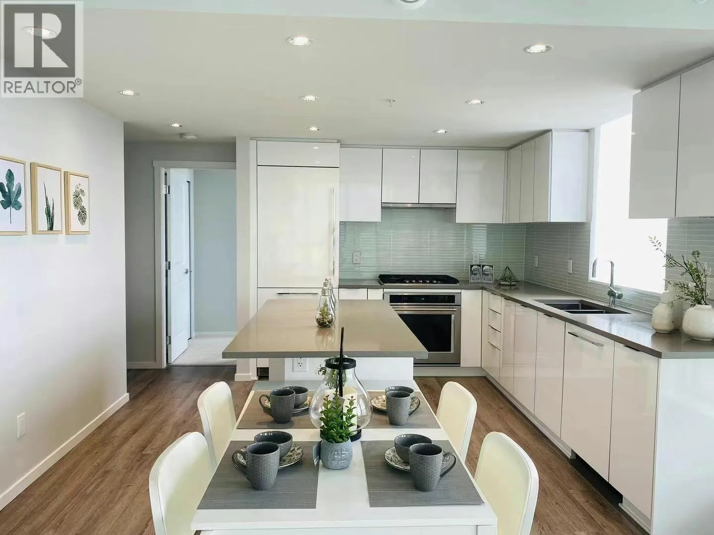 Apartment for rent: 1607 6638 Dunblane Avenue, Burnaby, British Columbia V5H 0G8