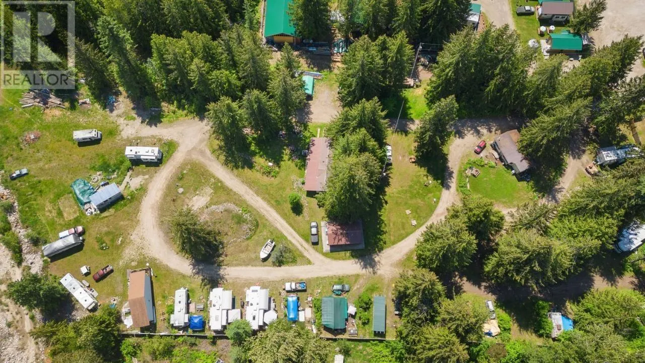 Other for rent: 16070 3a Highway, Crawford Bay, British Columbia V0B 1E0