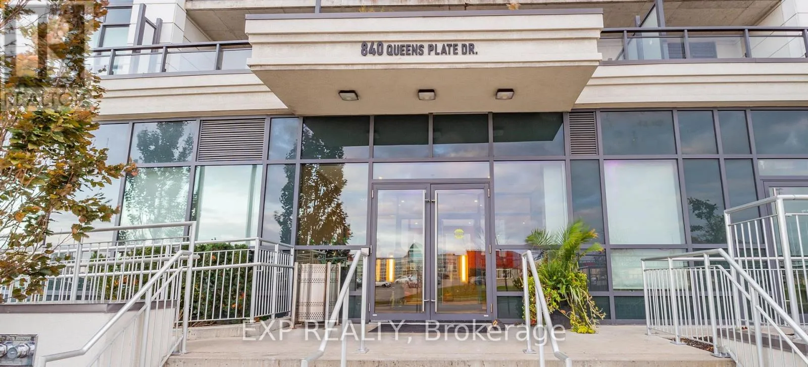 Apartment for rent: 1609 - 840 Queens Plate Drive, Toronto, Ontario M9W 6Z3