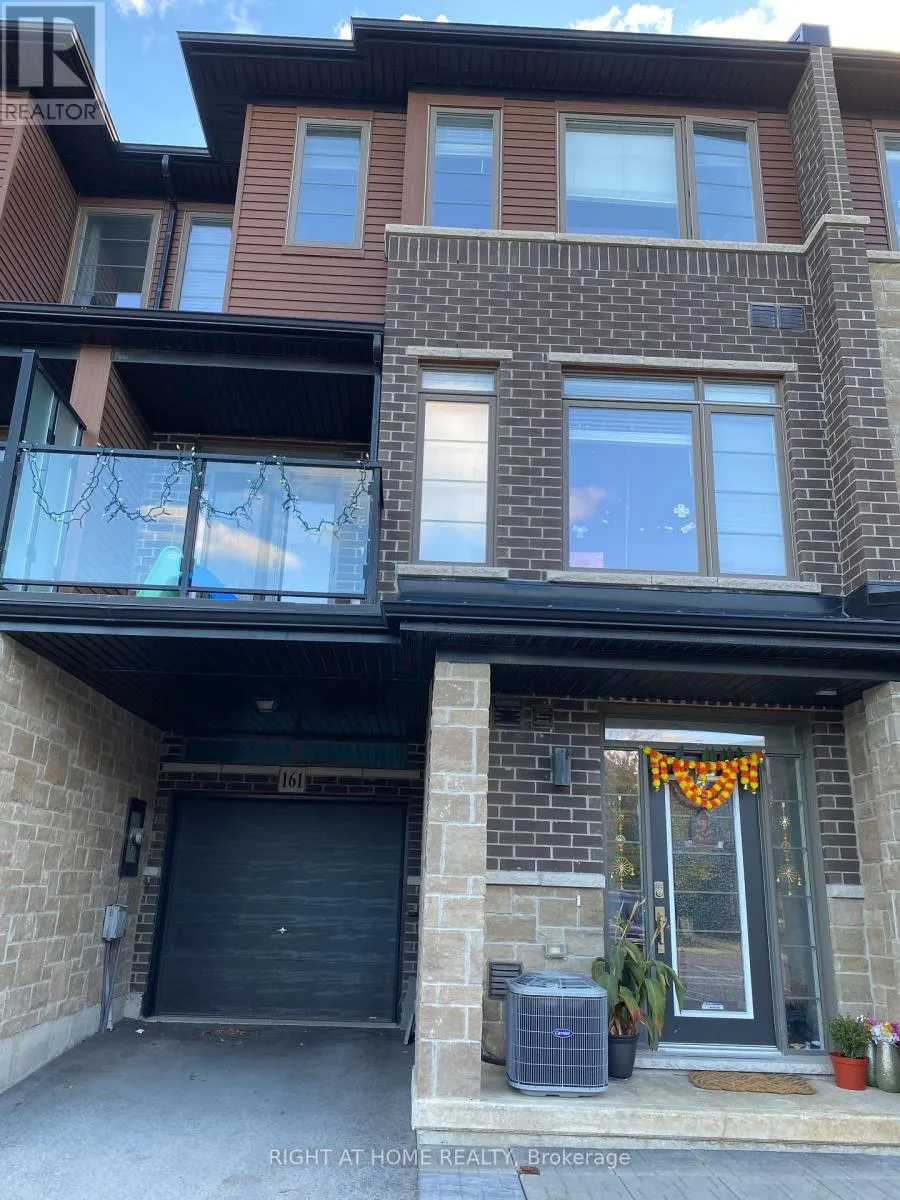 Row / Townhouse for rent: 161 - 30 Times Square Boulevard, Hamilton, Ontario L8J 0L6