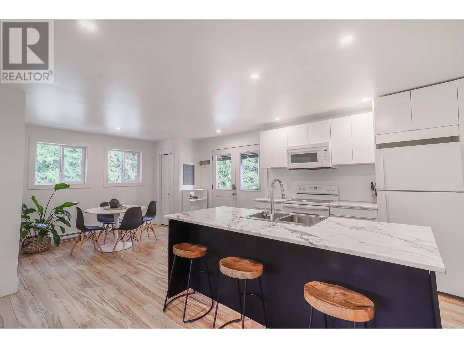 House for rent: 16102 3a Highway, Crawford Bay, British Columbia V0B 1E0