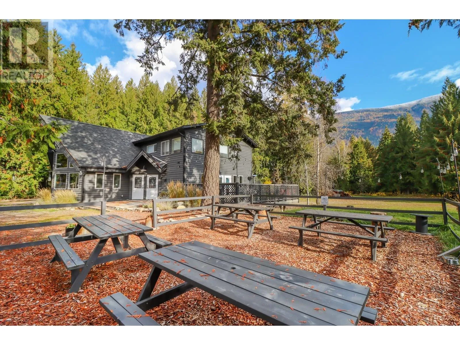 Residential Commercial Mix for rent: 16102 3a Highway, Crawford Bay, British Columbia V0B 1E0