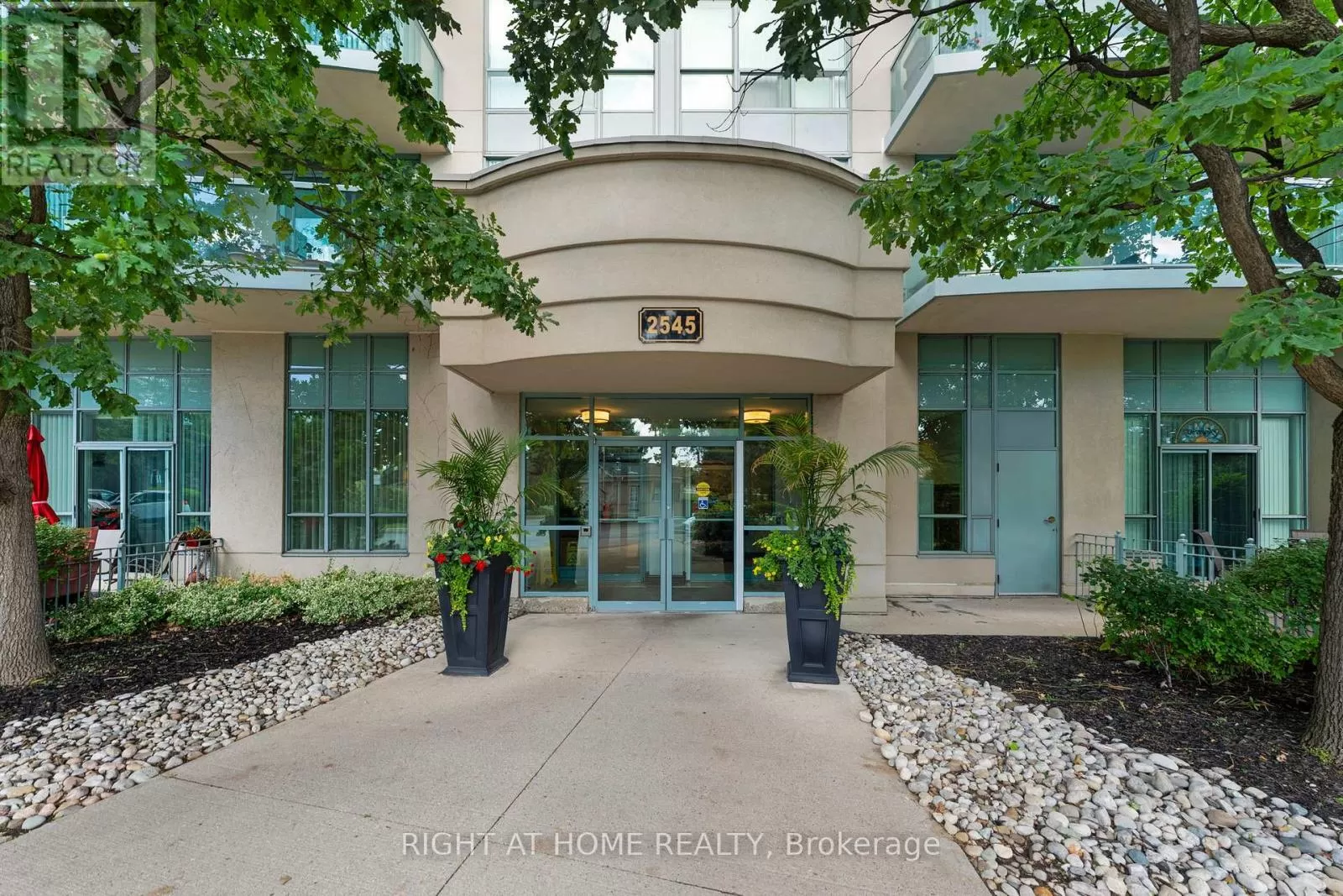 Apartment for rent: 1611 - 2545 Erin Centre Boulevard, Mississauga, Ontario L5M 6Z9