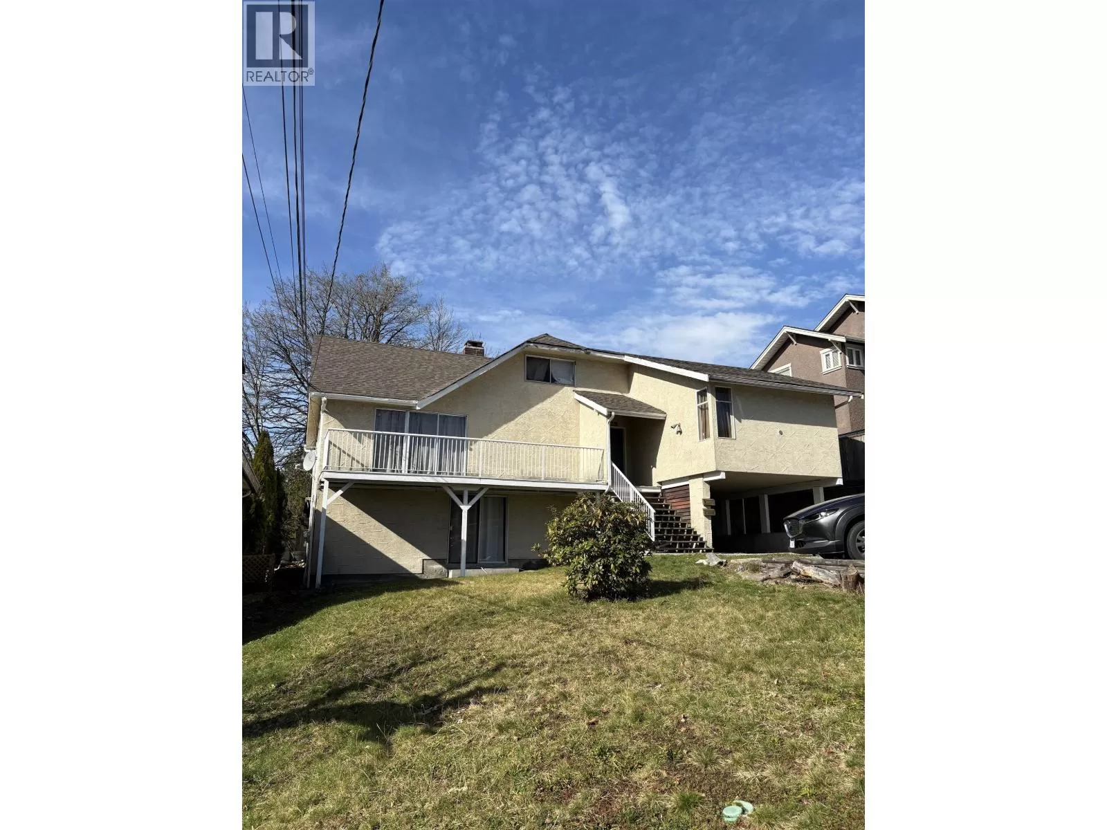 House for rent: 1615 Holdom Avenue, Burnaby, British Columbia V5B 3V7