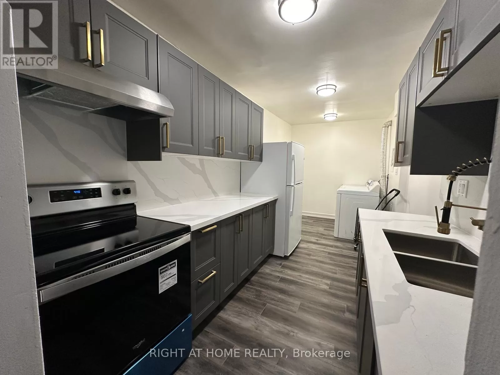 Apartment for rent: 1616 - 320 Dixon Road, Toronto, Ontario M9R 1S8