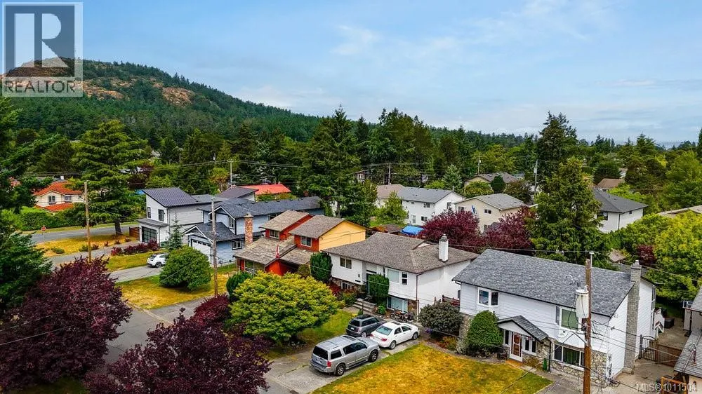 House for rent: 1616 Agnew Ave, Saanich, British Columbia V8N 5M6