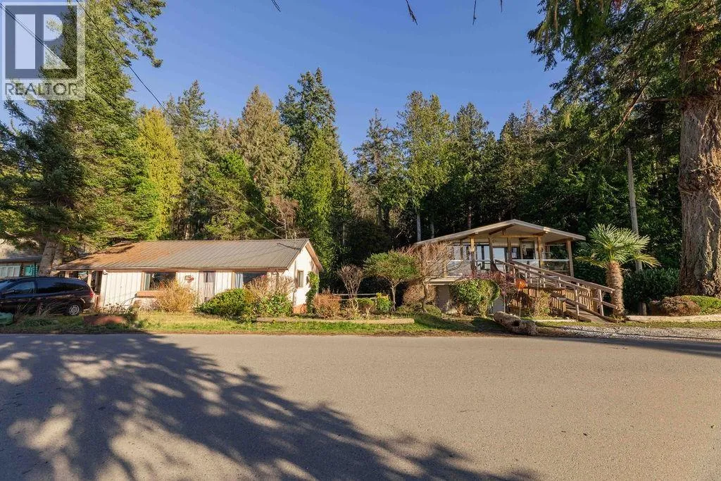 House for rent: 1618 Ocean Beach Esplanade, Gibsons, British Columbia V0N 1V5