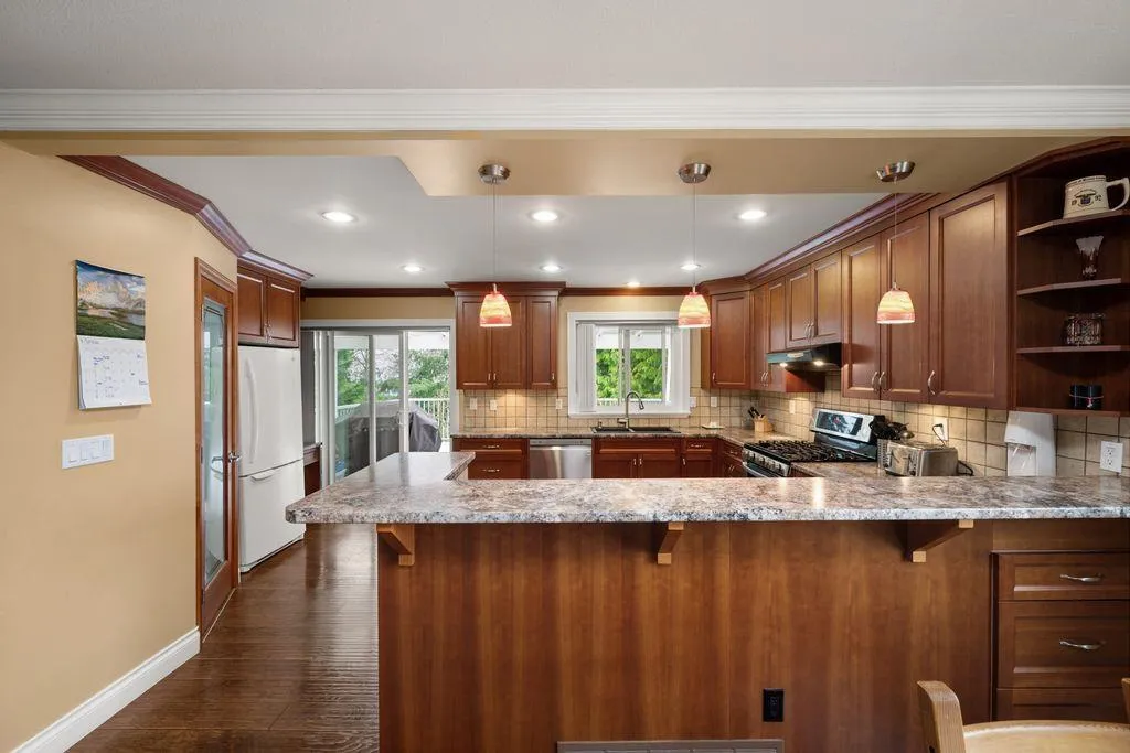 House for rent: 16199 13 Avenue, Surrey, British Columbia V4A 6W3