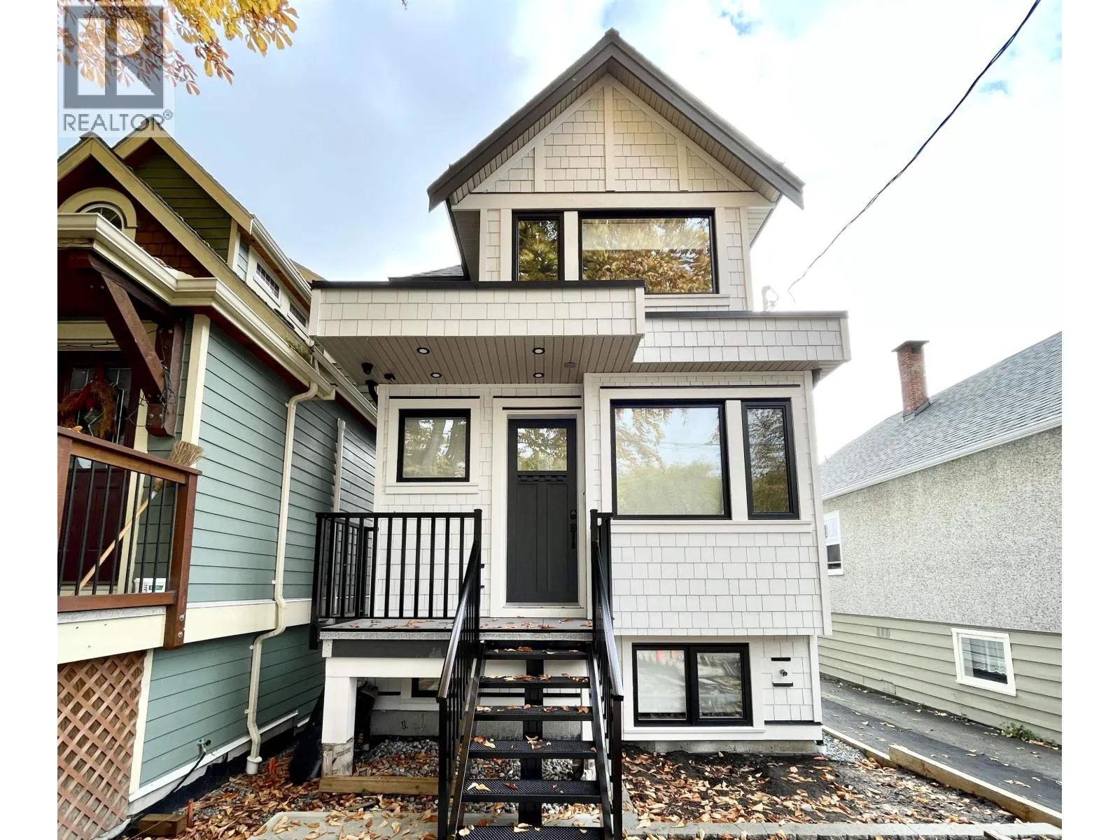 House for rent: 162 E 43rd Avenue, Vancouver, British Columbia V5W 1S9