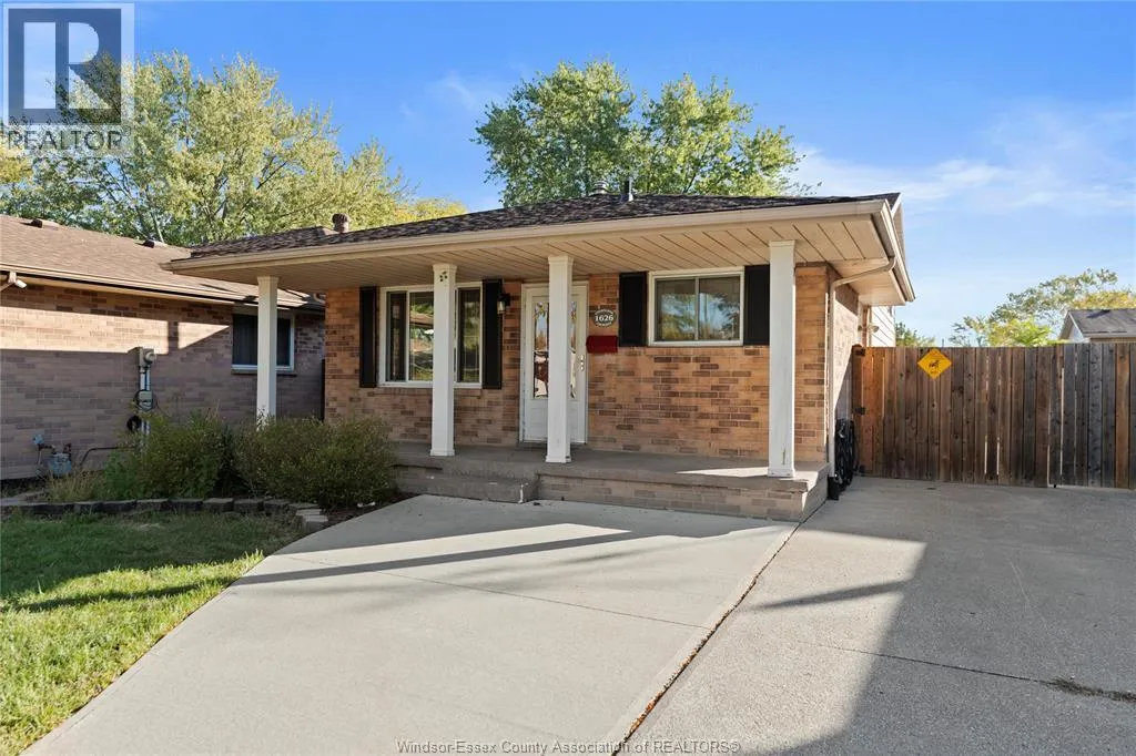 1626 Courtland Crescent, Windsor, Ontario N8T 3K6