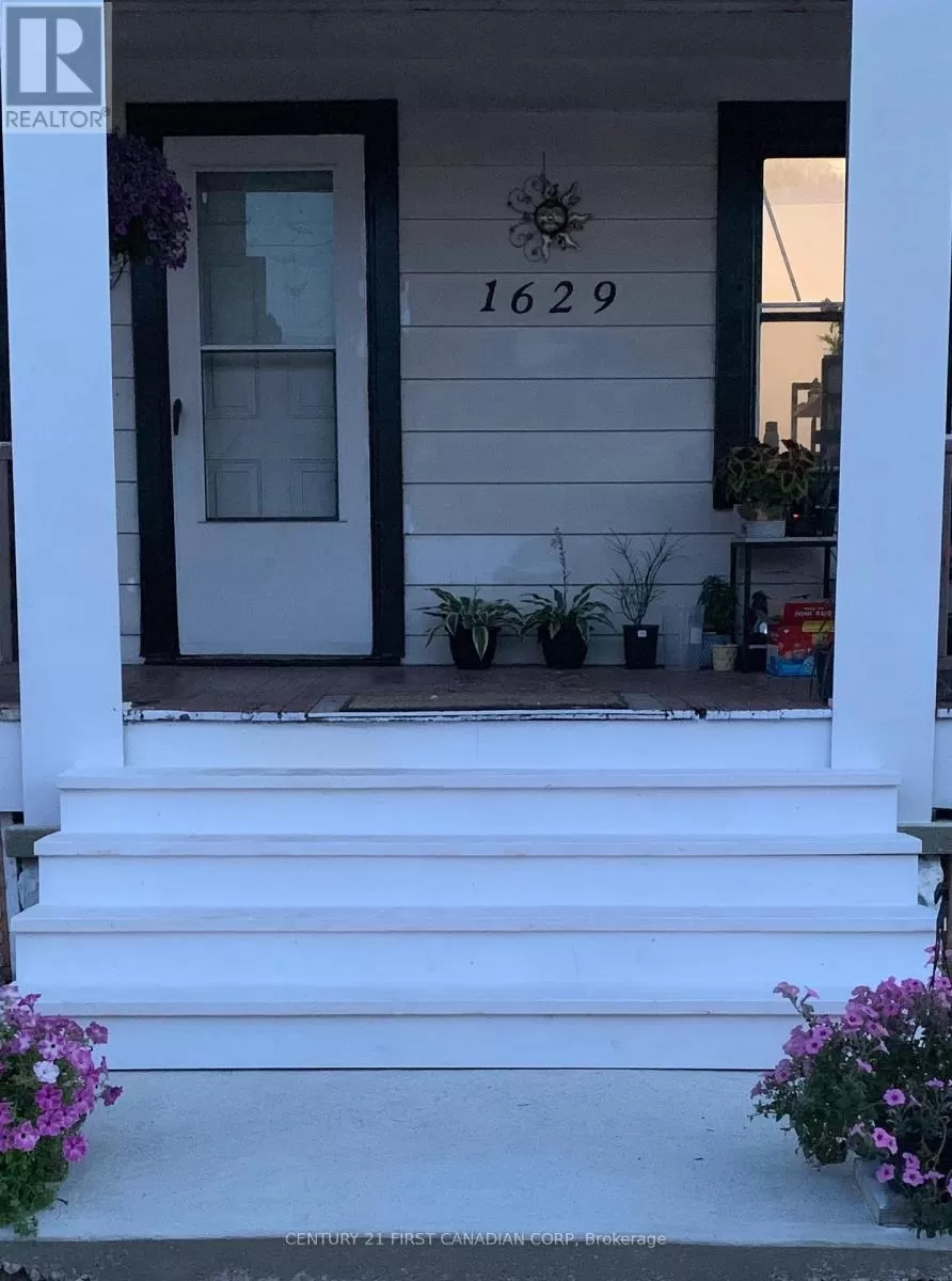 Duplex for rent: 1629 Drouillard Road, Windsor, Ontario N8Y 2S4