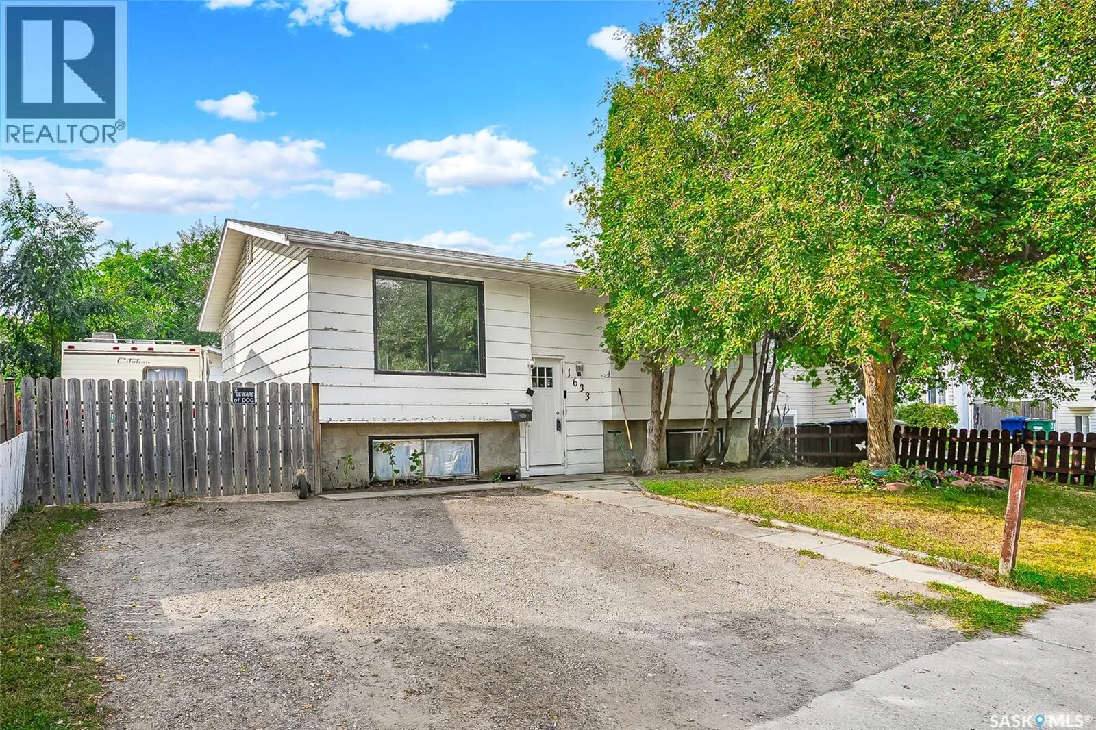 House for rent: 1633 B Avenue N, Saskatoon, Saskatchewan S7L 1H2