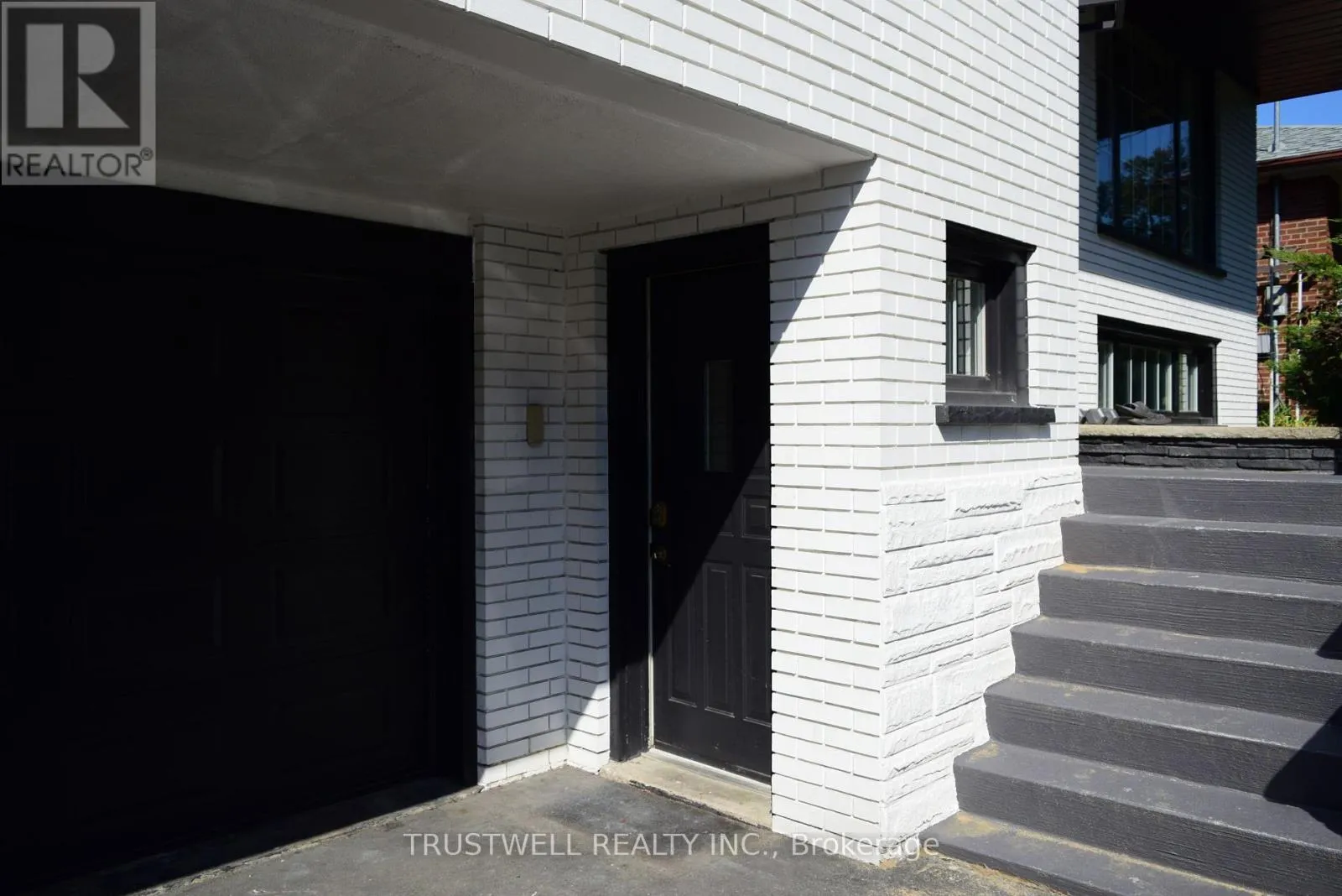 Other for rent: 1633 Sunnycove Drive, Mississauga, Ontario L4X 1B6