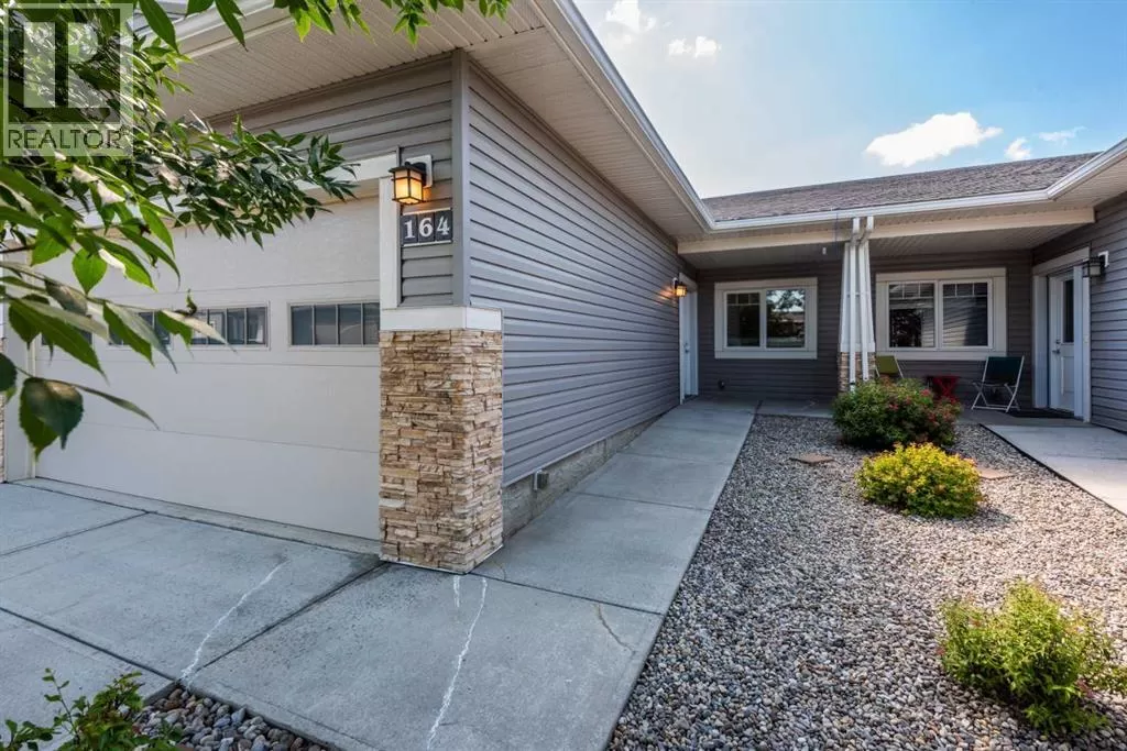 Row / Townhouse for rent: 164 Cambridge Glen Drive, Strathmore, Alberta T1P 0E6