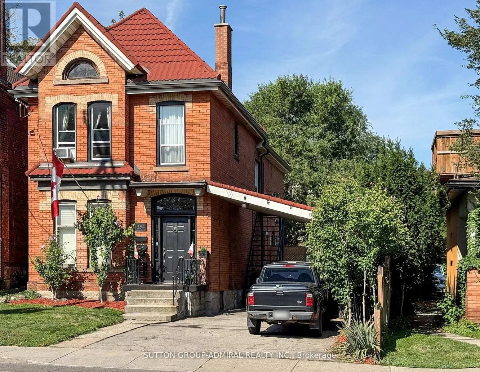 Triplex for rent: 164 Wentworth Street S, Hamilton, Ontario L8N 2Z2