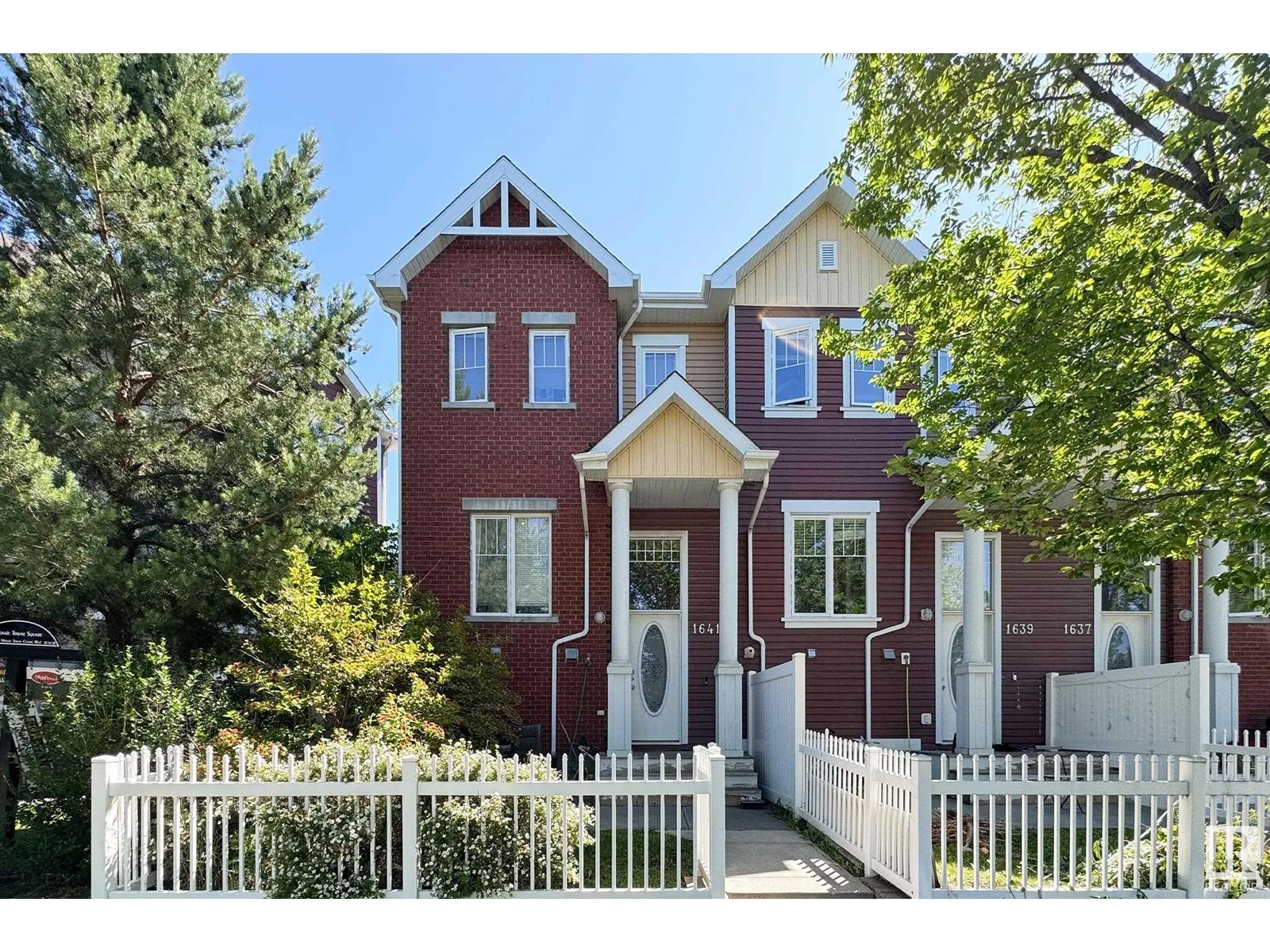 Row / Townhouse for rent: 1641 Towne Centre Bv Nw, Edmonton, Alberta T6R 0S3