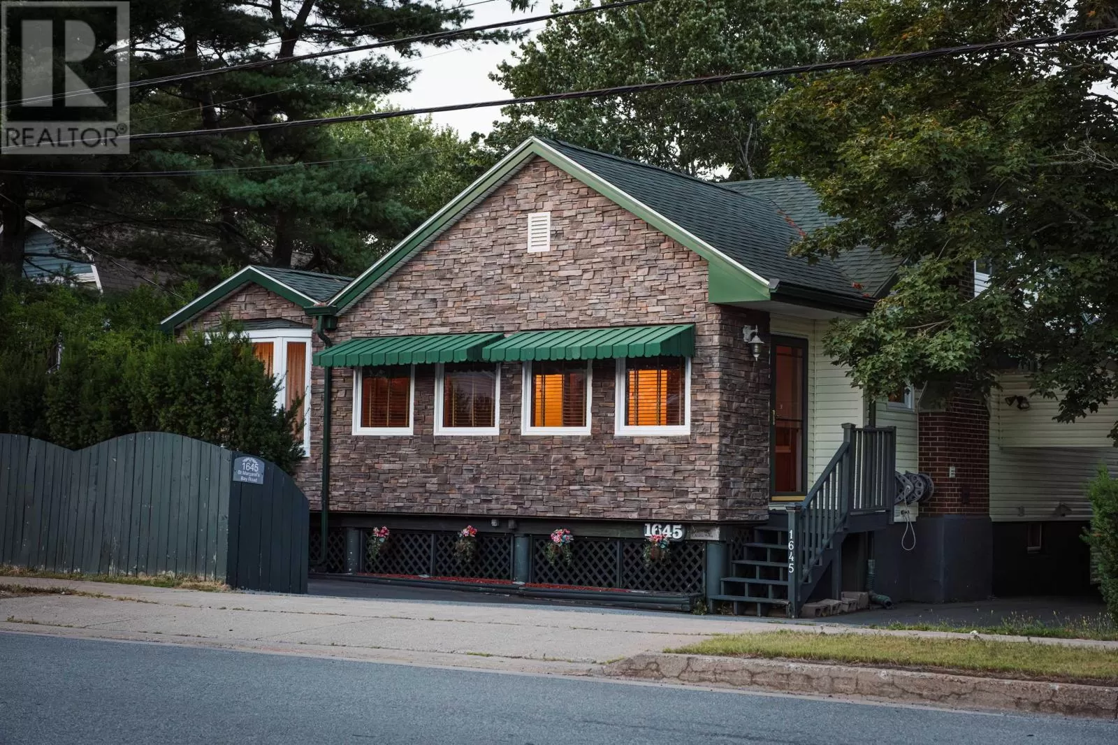 House for rent: 1645 St. Margaret's Bay Road, Timberlea, Nova Scotia B3T 1B4