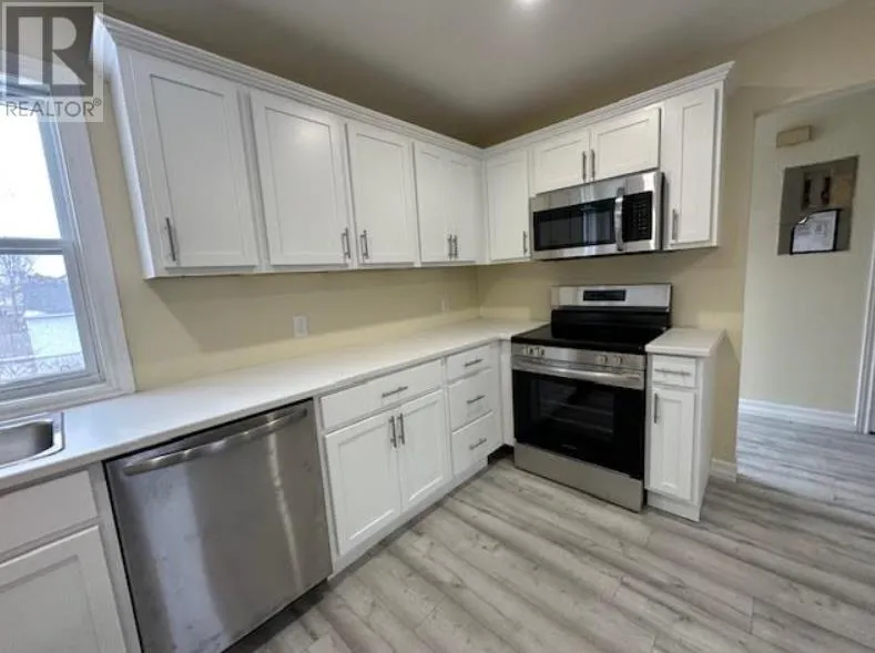 Triplex for rent: 165 Cumberland Street, Charlottetown, Prince Edward Island C1A 5C3