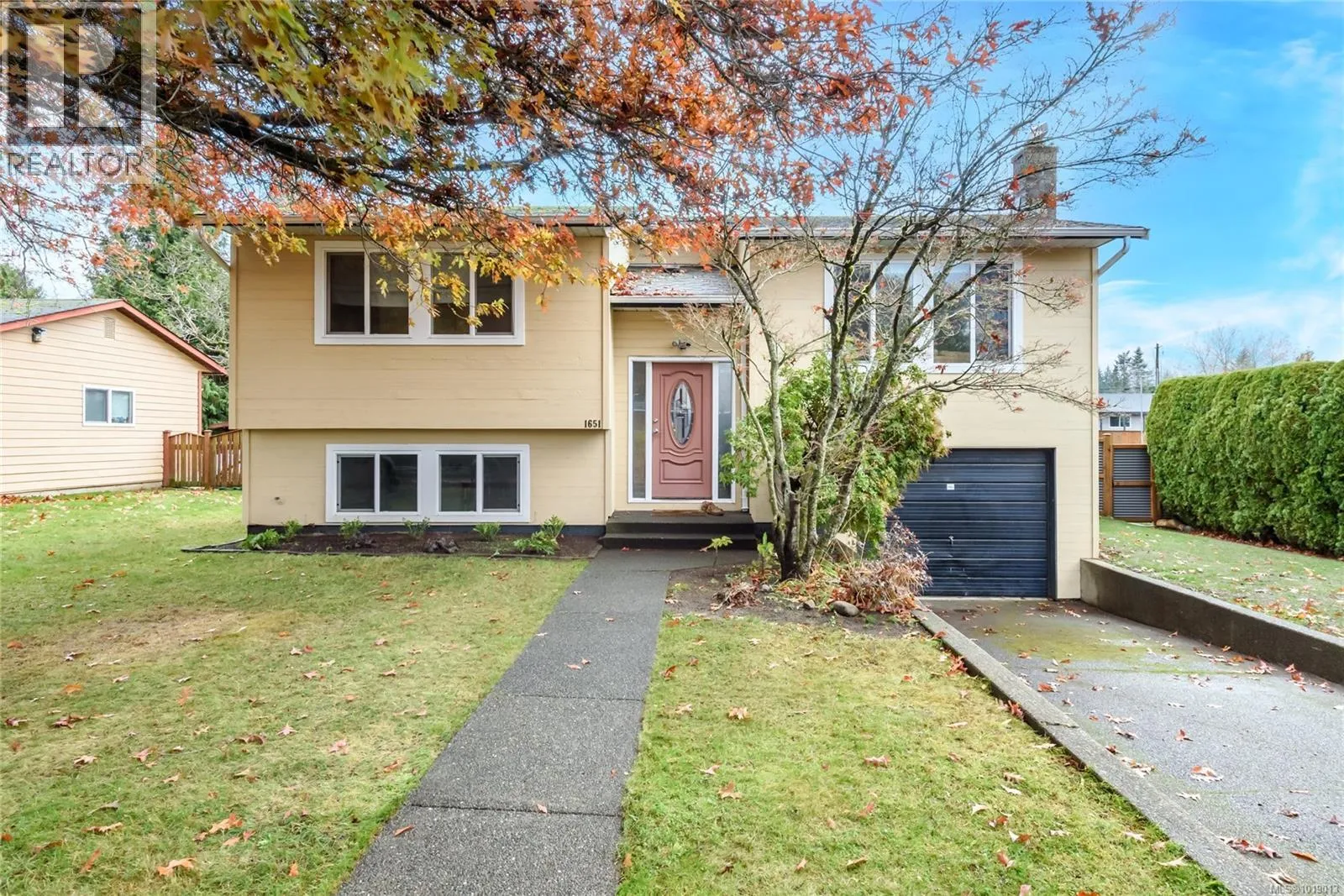 House for rent: 1651 Ascot Ave, Comox, British Columbia V9M 1A8