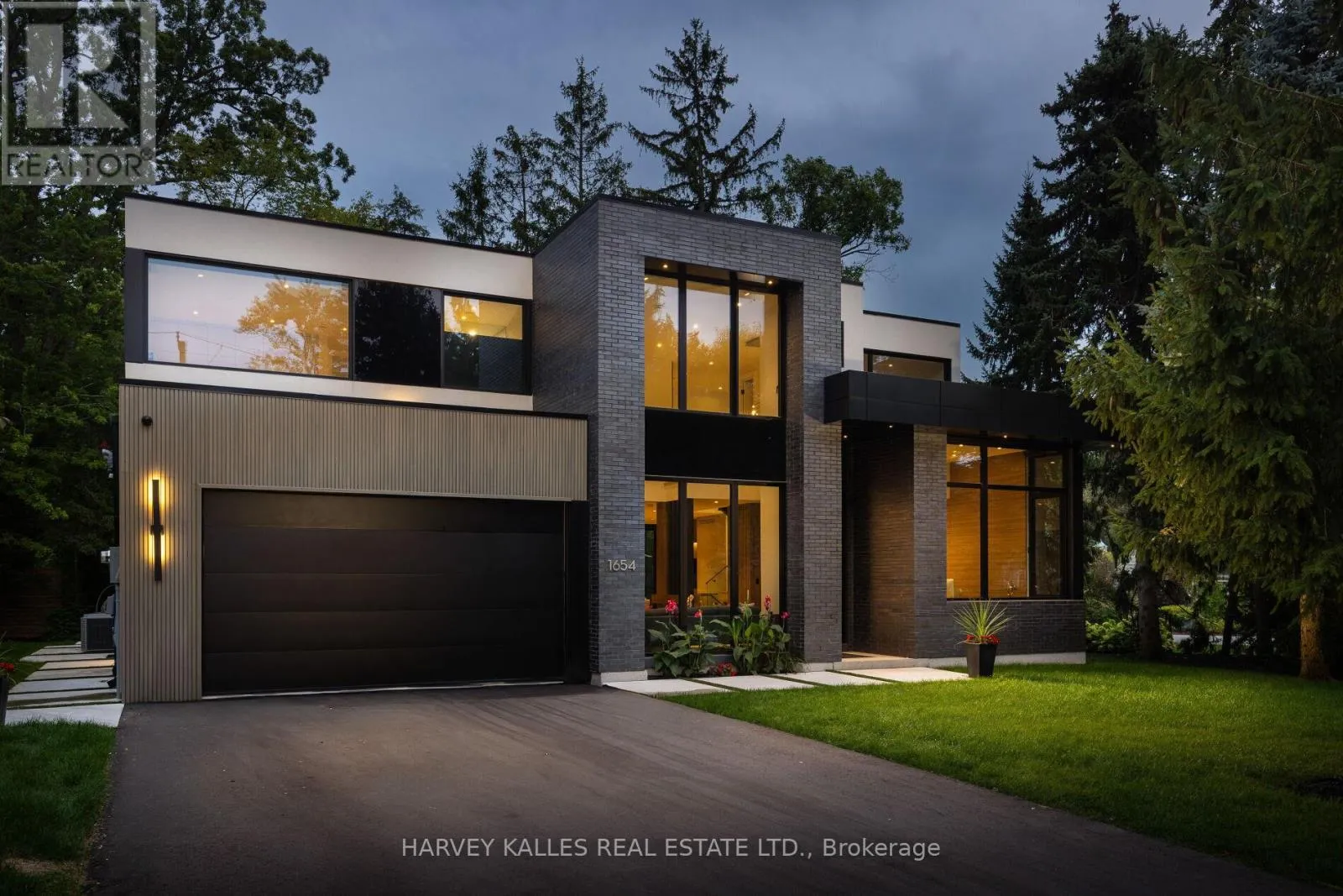 House for rent: 1654 Birchwood Drive, Mississauga, Ontario L5J 1T6