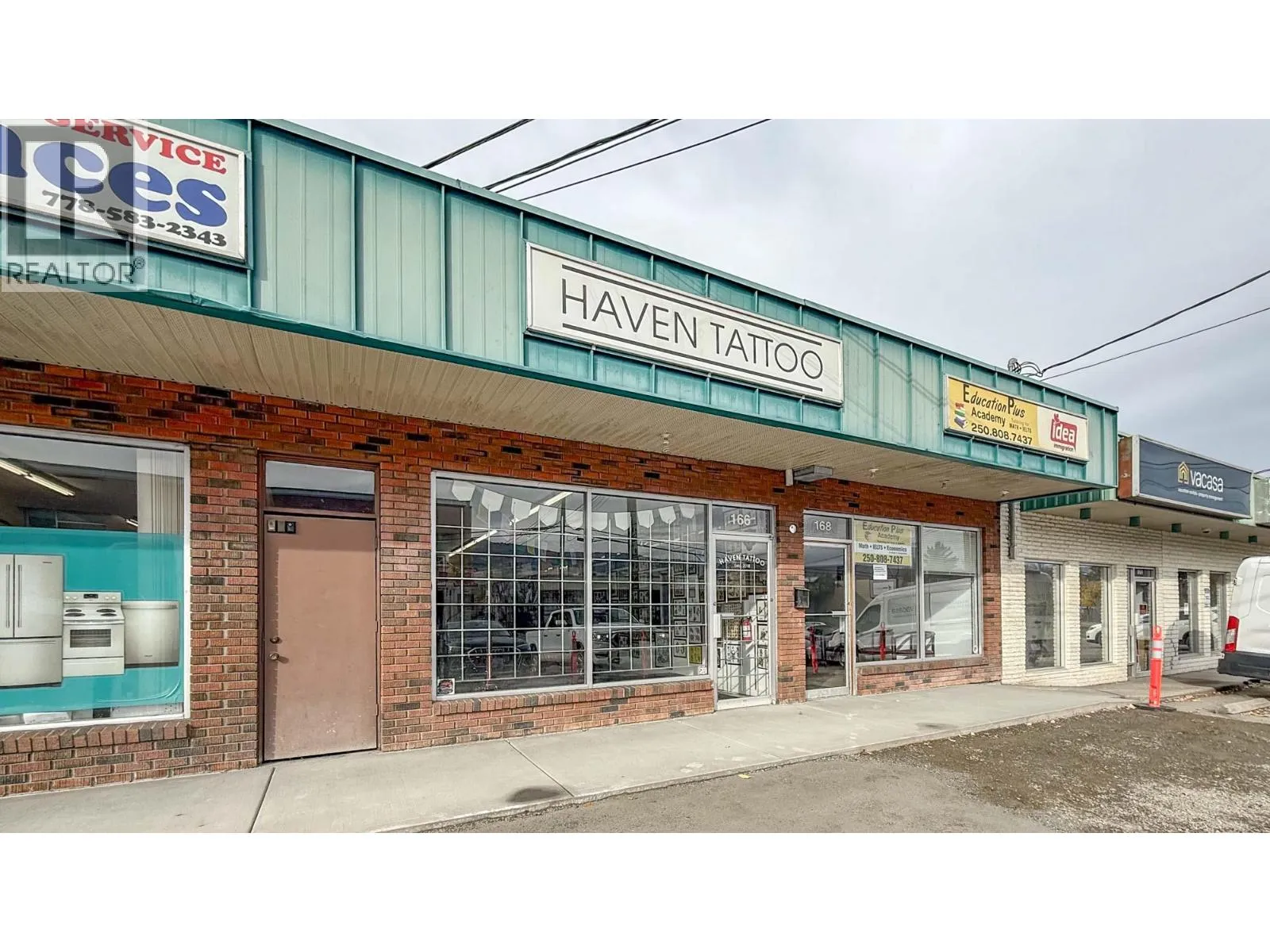 Retail for rent: 166 Asher Road, Kelowna, British Columbia V1X 3H6