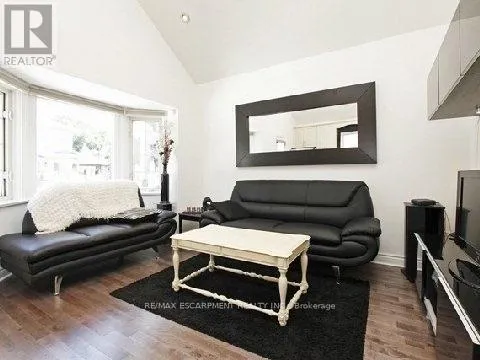 House for rent: 166 Gledhill Avenue, Toronto, Ontario M4C 5L1