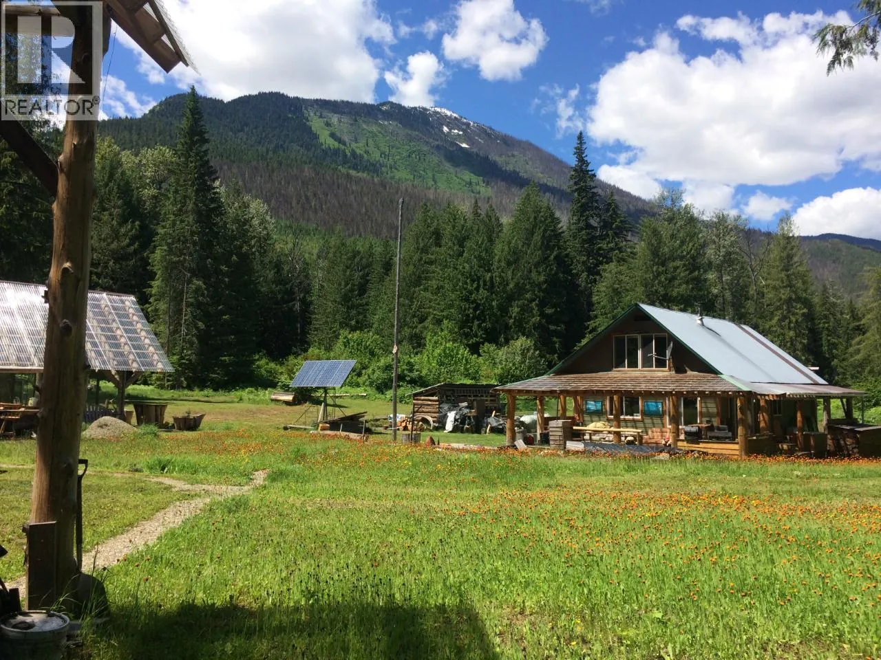 House for rent: 16622 Marquise Street, Poplar Creek, British Columbia V0G 1N0