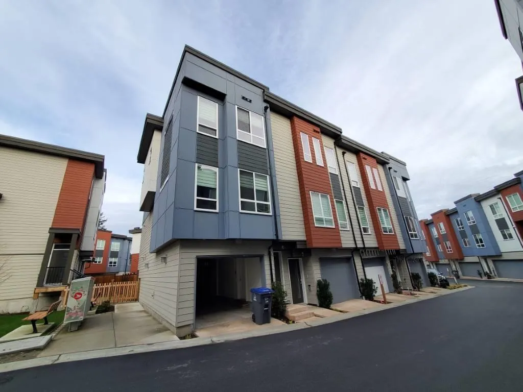 Row / Townhouse for rent: 1670 160 Street, Surrey, British Columbia V4A 0C6