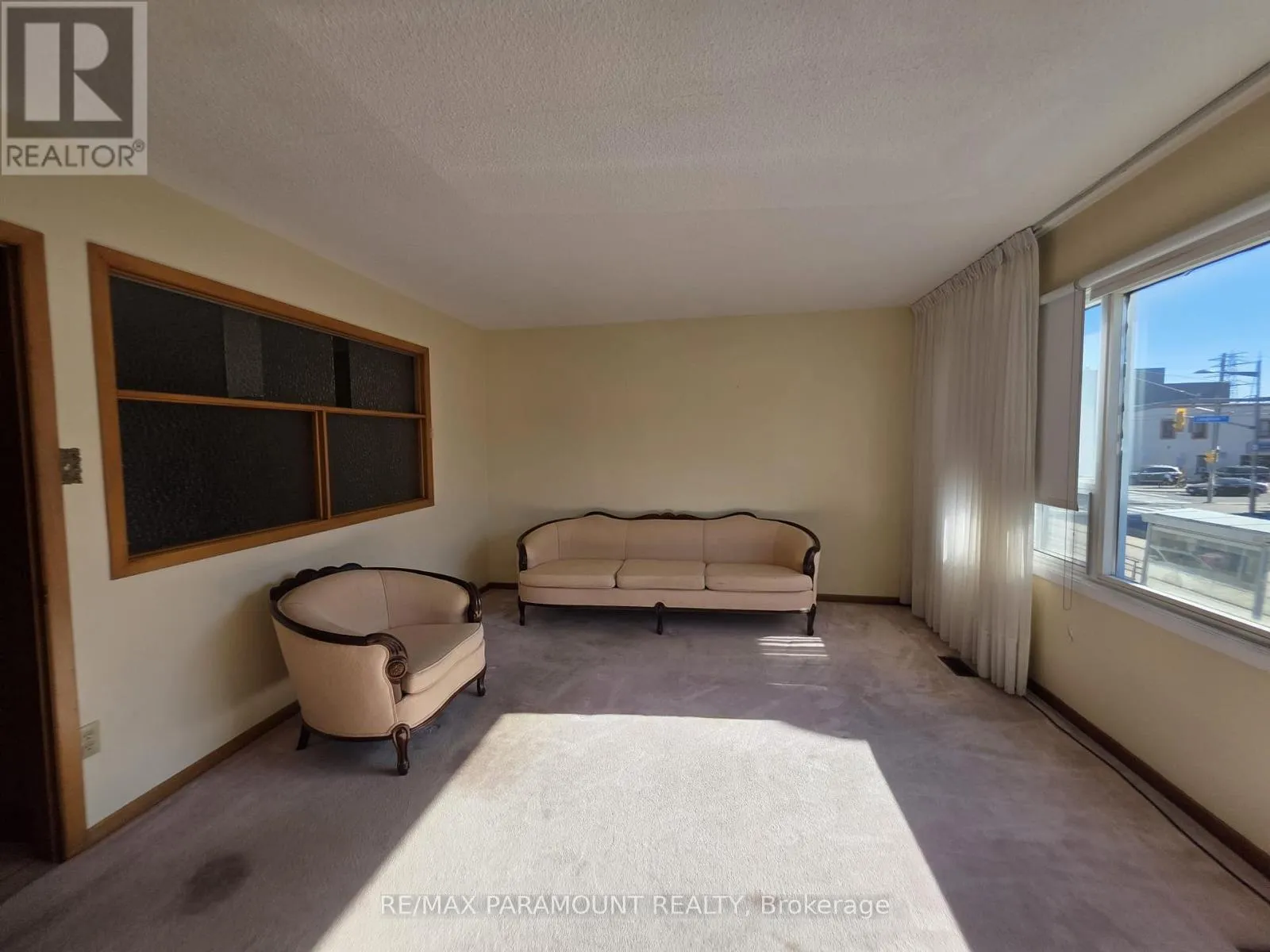 Other for rent: 1674 St Clair Avenue W, Toronto, Ontario M6N 1H8